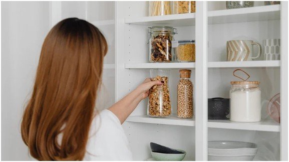 What Should I Declutter in the Kitchen?