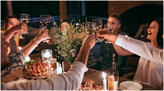 How Do You Set Up a Stress-Free Dinner Party?