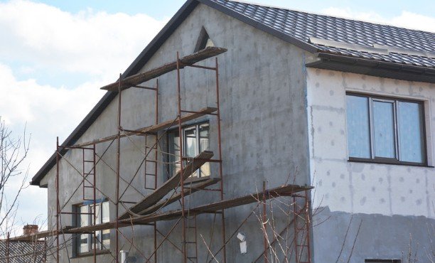 Making an Exterior Repair Plan After Discovering Damage